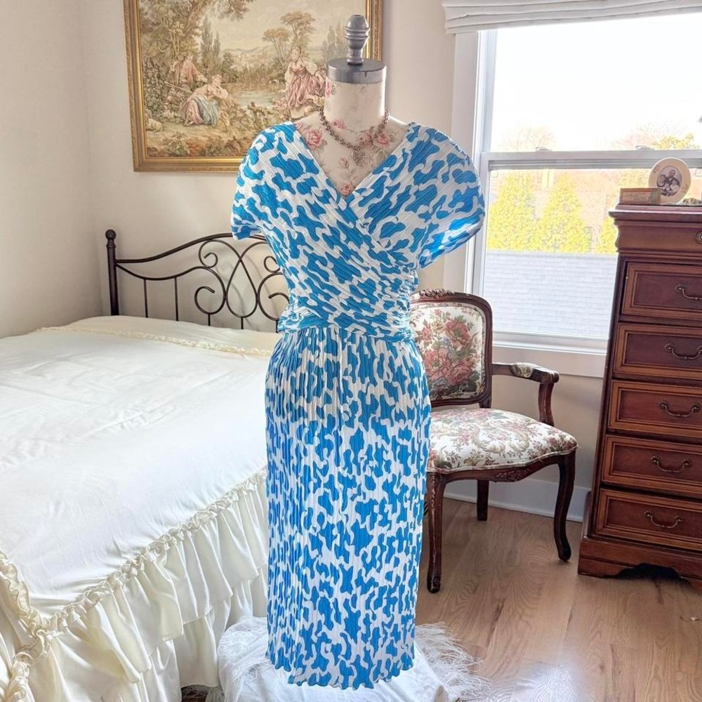 kappi blue and white abstract wrap front midi dress fits‎ like a medium
